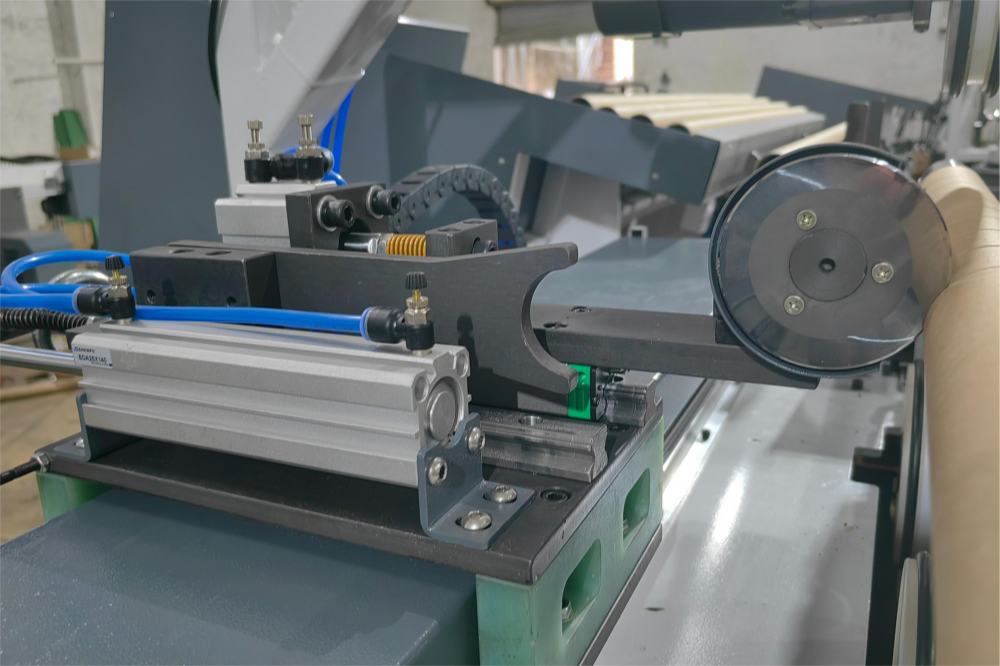 ly-500sc-paper-core-cutting-machine-04.png