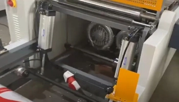 How to spray glue on A4 packaging machine